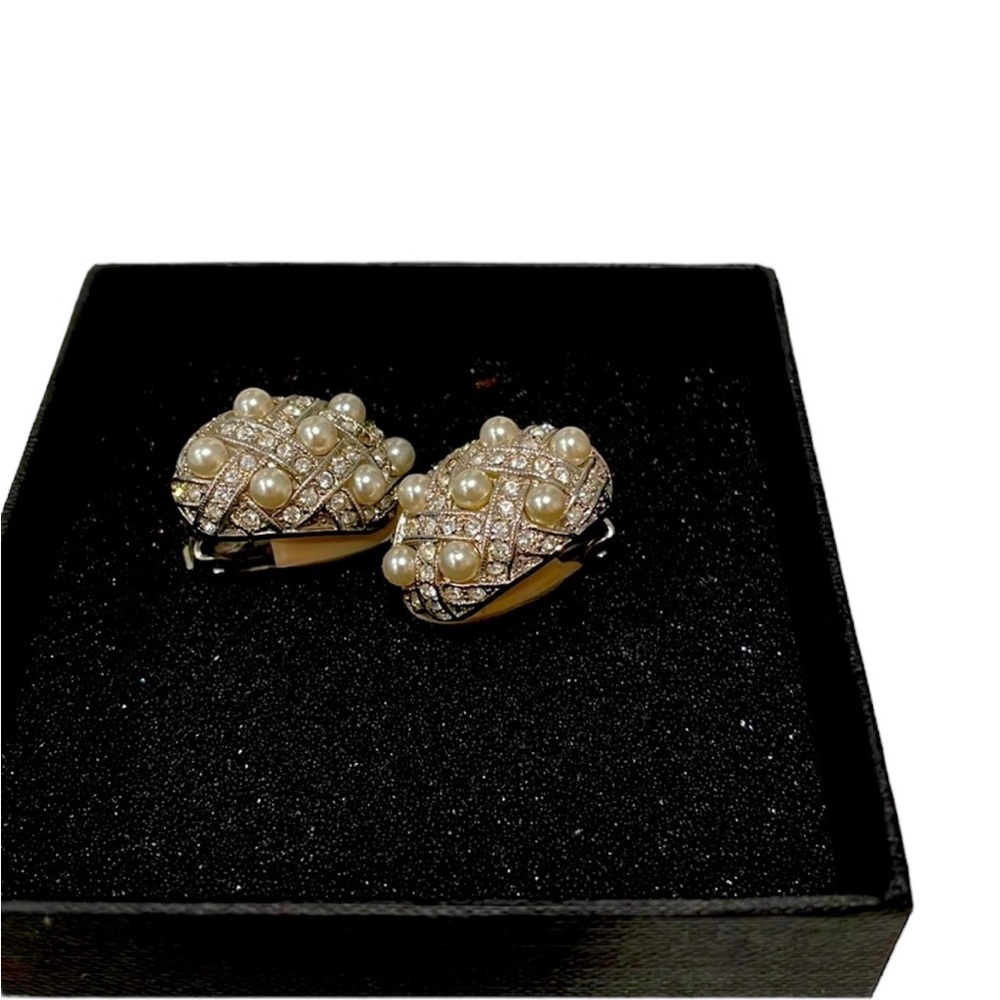 Vintage pearl and rhinestone clip on earrings